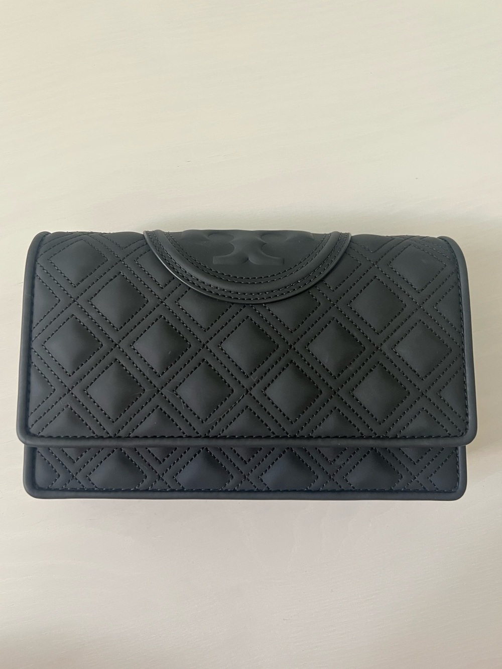 Tory Burch Fleming Matte Wallet on Chain / Crossbody – Black - Picture 4 of 16